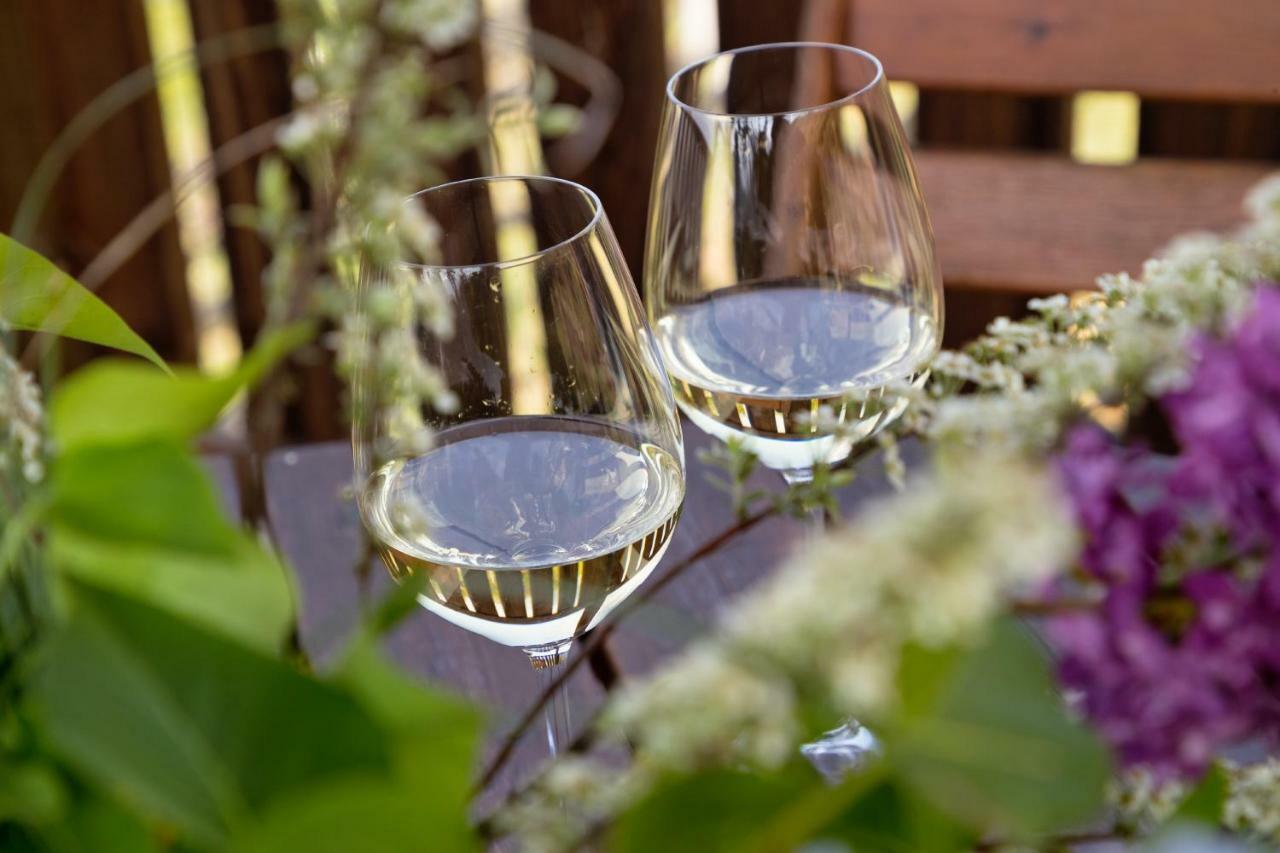 Engadiner Apartments & Wines Montagna Exterior photo